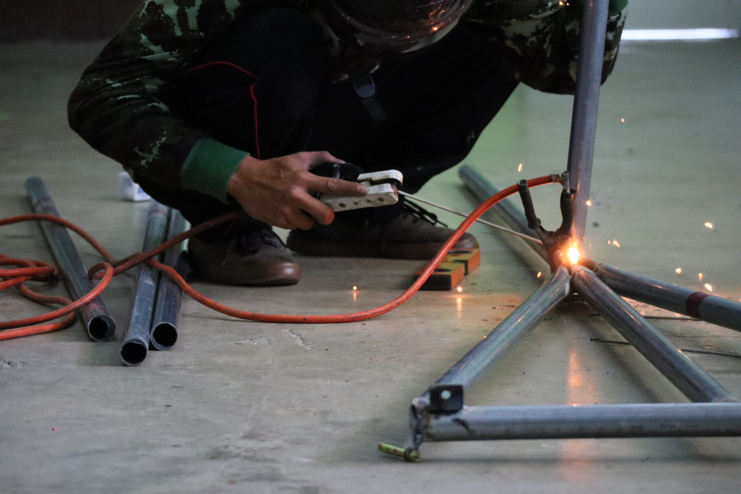 NESUDĖTINGAS METALINIŲ DETALIŲ JUNGIMAS